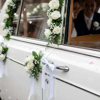 decoration voiture mariage chic sur poignee portiere